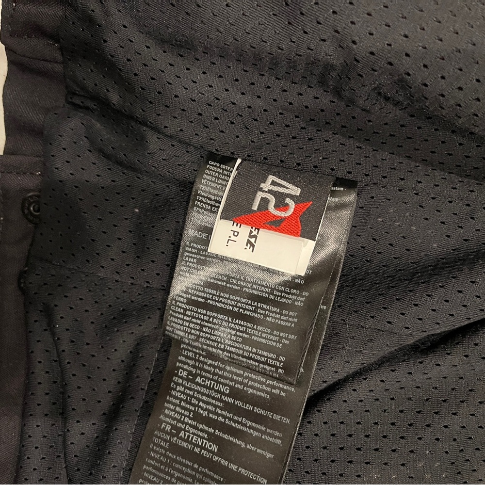 Dainese women’s leather motorcycle jacket - 42 - Picture 5 of 9